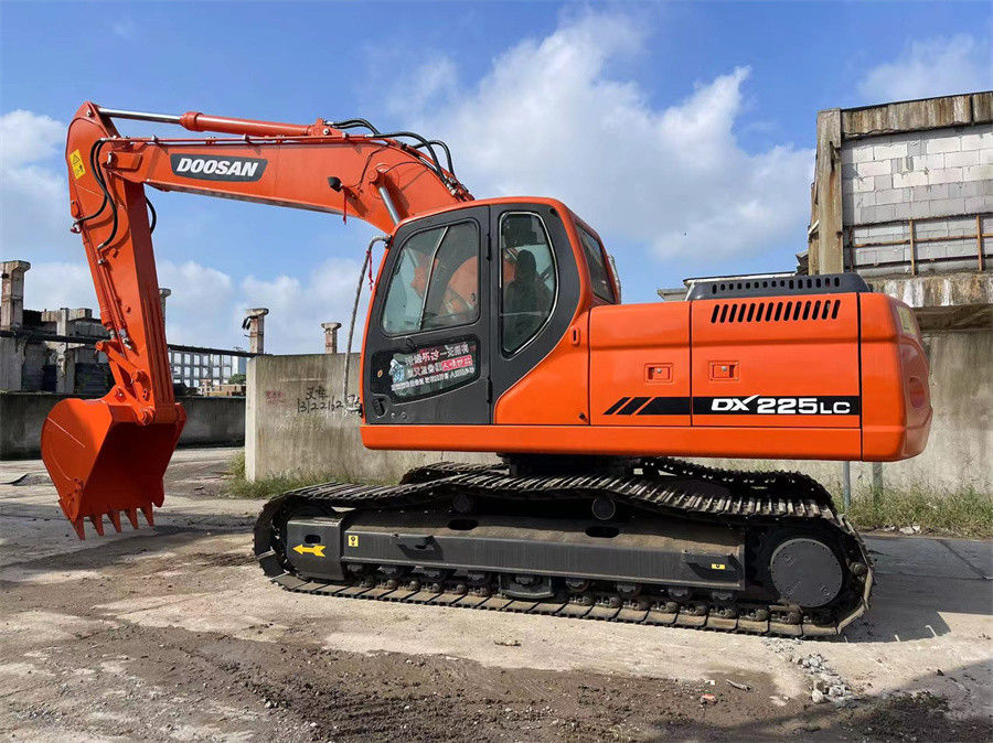 Máy đào Doosan DX225 đã qua sử dụng được sản xuất tại Hàn Quốc trong tình trạng tốt tiêu thụ nhiên liệu thấp