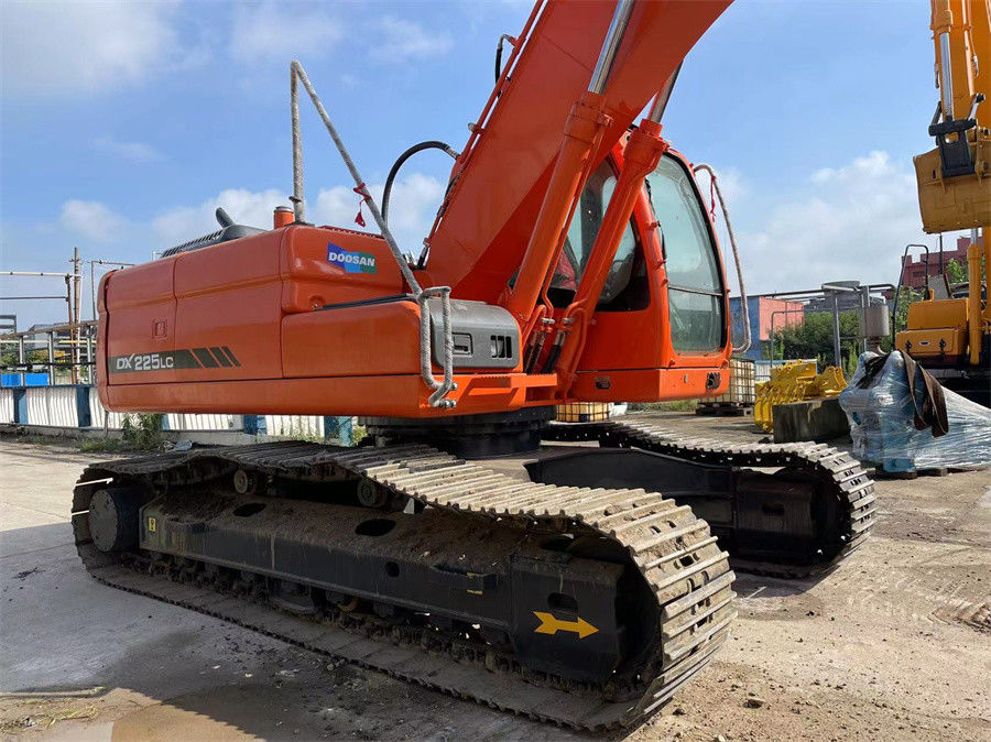 Máy đào Doosan DX225 đã qua sử dụng được sản xuất tại Hàn Quốc trong tình trạng tốt tiêu thụ nhiên liệu thấp