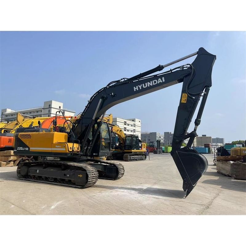 Chiếc máy đào hạng nặng Hyundai R220 9S Kích thước tổng thể 9.55m*2.99m*3.08m