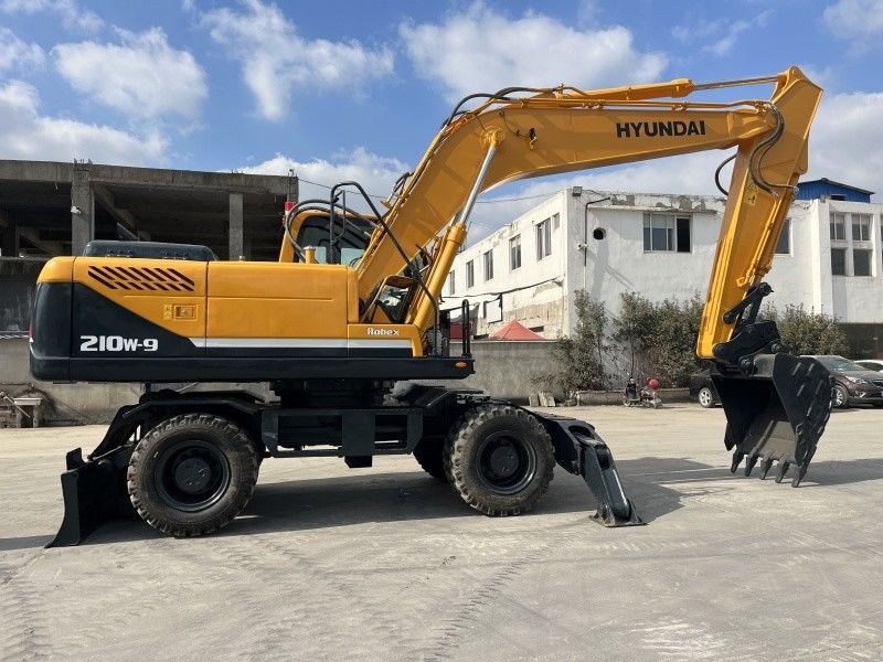 Máy đào bánh xe Hyundai 210w-9 cũ 21 tấn Máy đào cũ cỡ trung bình
