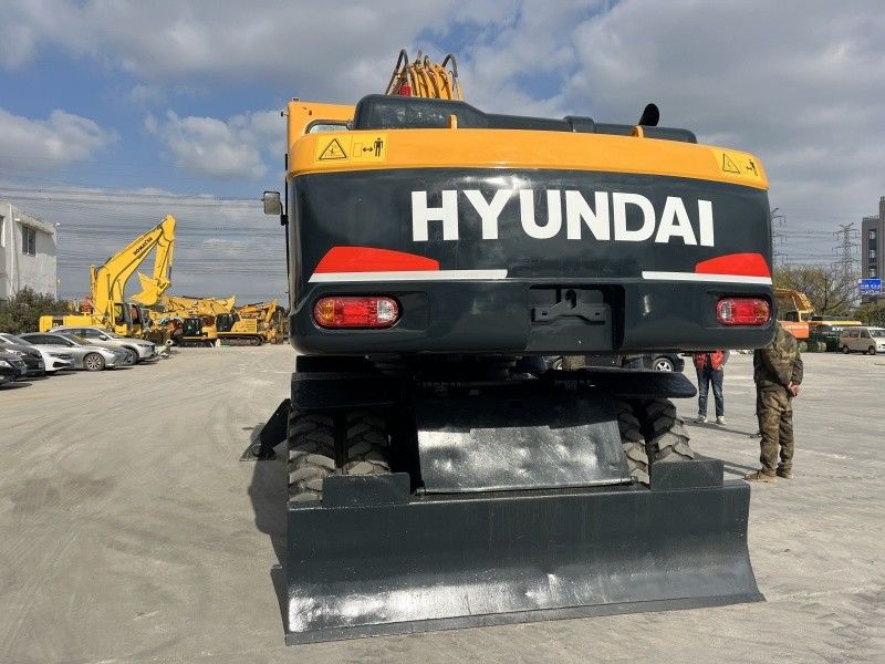 Máy đào bánh xe Hyundai 210w-9 cũ 21 tấn Máy đào cũ cỡ trung bình
