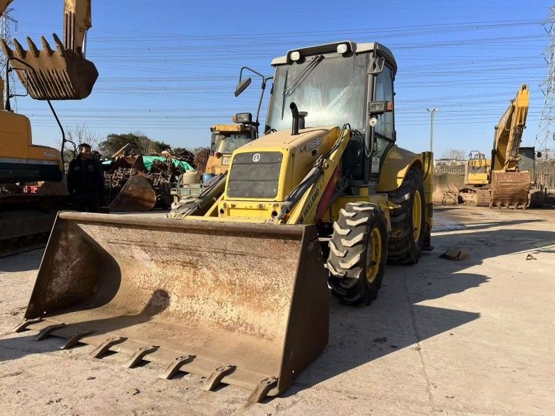 Màu nguyên bản New Holland LB85 Backhoe Loader 4 Wheel Drive trong tình trạng tốt