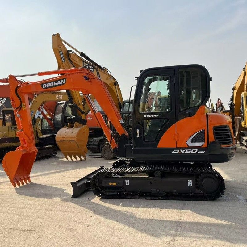 Máy đào nhỏ 6 tấn Doosan DX60 gốc Hàn Quốc Với Blade And Breaker Hammer Line
