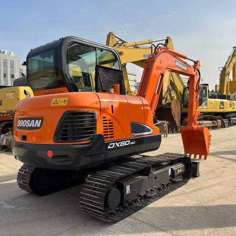 Máy đào nhỏ 6 tấn Doosan DX60 gốc Hàn Quốc Với Blade And Breaker Hammer Line