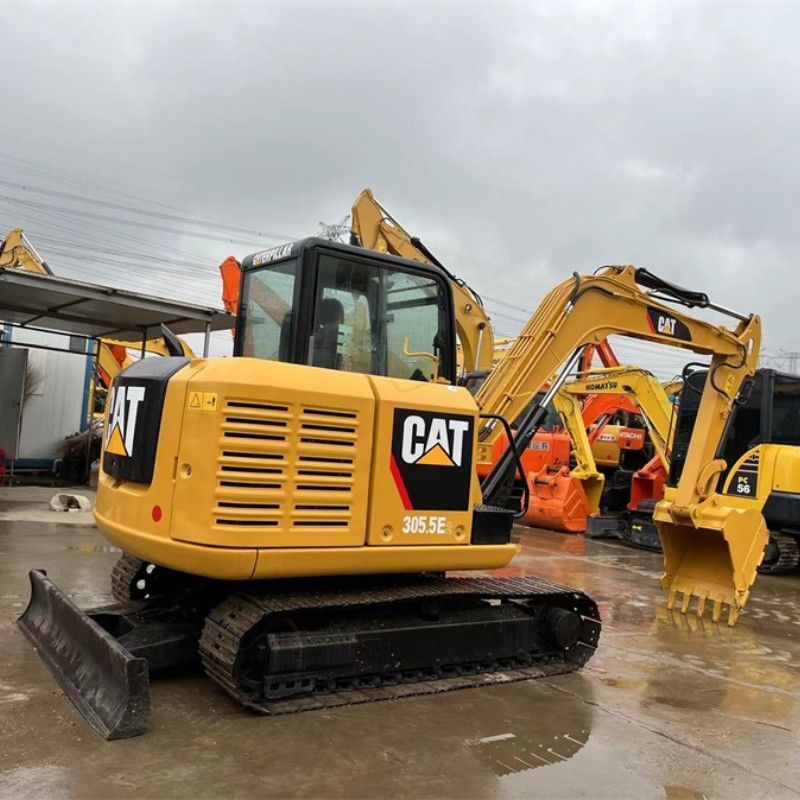 Máy đào nhỏ 5 tấn CAT 305.5E2 với động cơ diesel C2.4