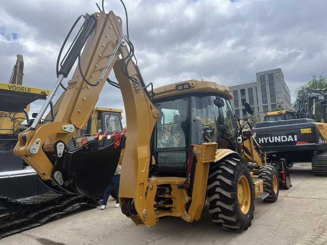 Máy xúc lật Caterpillar 420F hoàn toàn mới với gầu có thể mở và cần vươn dài