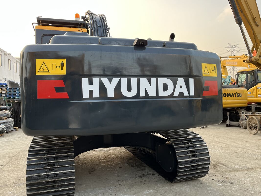 Máy xúc Hyundai HX220HD đã qua sử dụng Model bền bỉ hạng nặng với công suất 120kw và dung tích thùng 1,2 mét khối