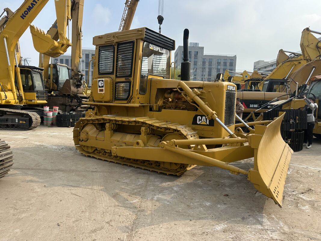 Xe ủi Cat D6D đã qua sử dụng với công suất 119 Kw, tình trạng sẵn sàng làm việc và 2400 giờ hoạt động