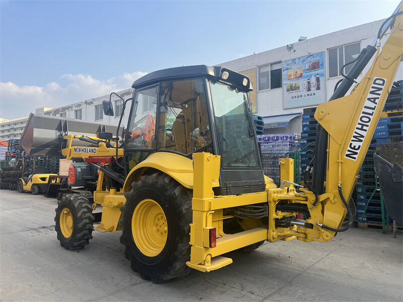 Máy xúc lật New Holland LB95B-4PT đã qua sử dụng với gầu đa năng 4 trong 1, Điều khiển kiểu Pilot, và Cabin ROPS/FOPS kín
