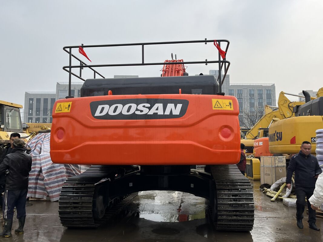 Máy đào Doosan DX340LCA đã qua sử dụng Được trang bị động cơ Common Rail và cabin thoải mái cho tầm nhìn của người vận hành và hiệu suất ca chuyển dài
