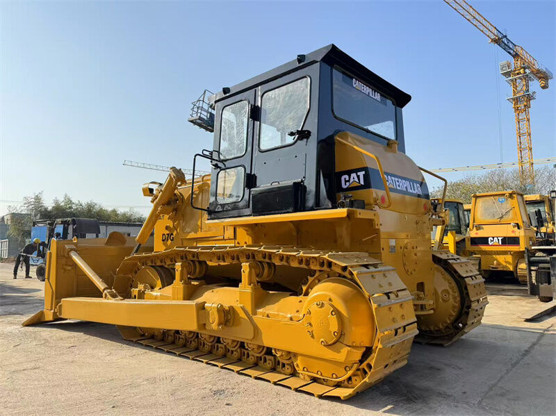 Xe ủi CAT D7G đã qua sử dụng với động cơ 3306, trọng lượng vận hành 20230kg và lưỡi nghiêng thẳng