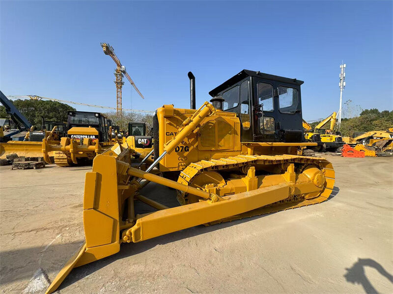 Xe ủi CAT D7G đã qua sử dụng với động cơ 3306, trọng lượng vận hành 20230kg và lưỡi nghiêng thẳng