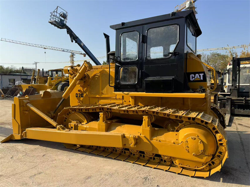 Xe ủi CAT D7G đã qua sử dụng với động cơ 3306, trọng lượng vận hành 20230kg và lưỡi nghiêng thẳng