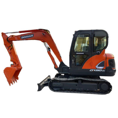 Máy đào mini Doosan DX60 9C đã qua sử dụng hiệu quả cao với máy ủi lưỡi